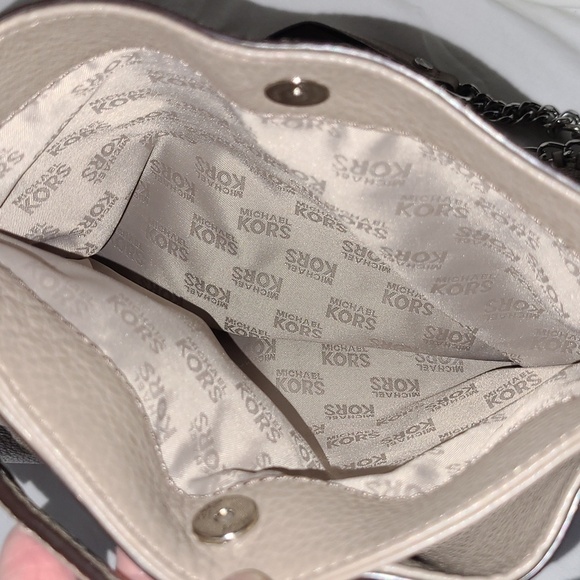 Michael Kors* Chelsea Shoulder Bag* Taupe* Large - Picture 4 of 10